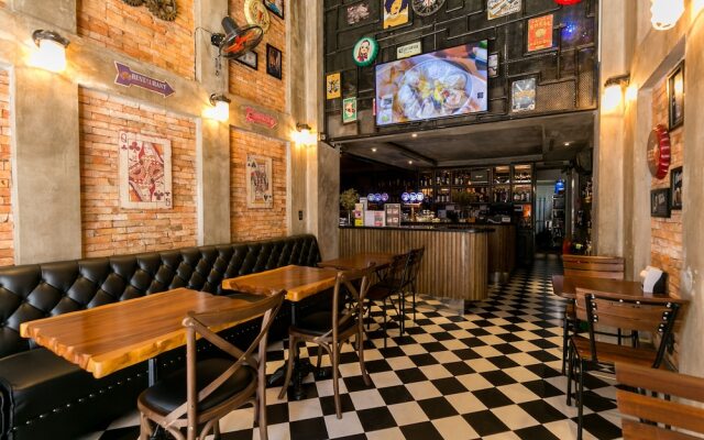 Oyo 438 Small Bay Hotel