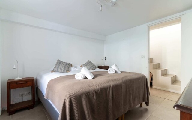 Superb 2BR Central Apt With Private Patio