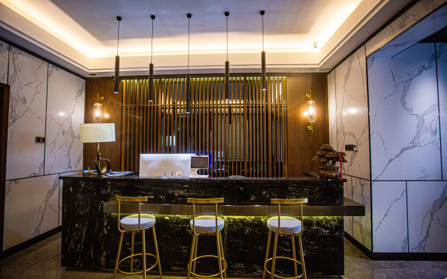 Yintan Zeyinju Hotel