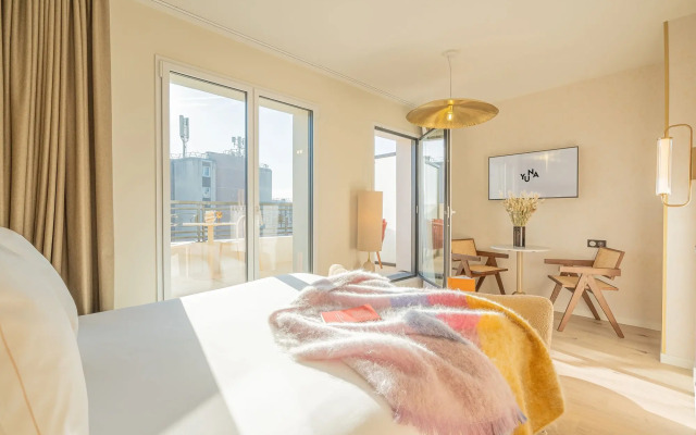 Yuna Porte Maillot - ApartHotel