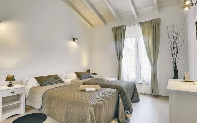 Modern Villa in Pula With Garden