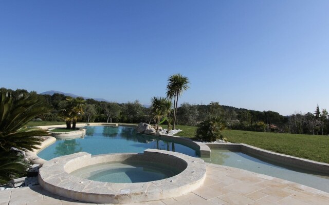 HAVRE DE PAIX" 5 étoiles Prestige jacuzzi, hammam, sauna, PISCINE chauffée Mougins Cannes Grasse