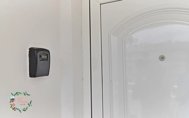 Parrot's House- Yumbo center