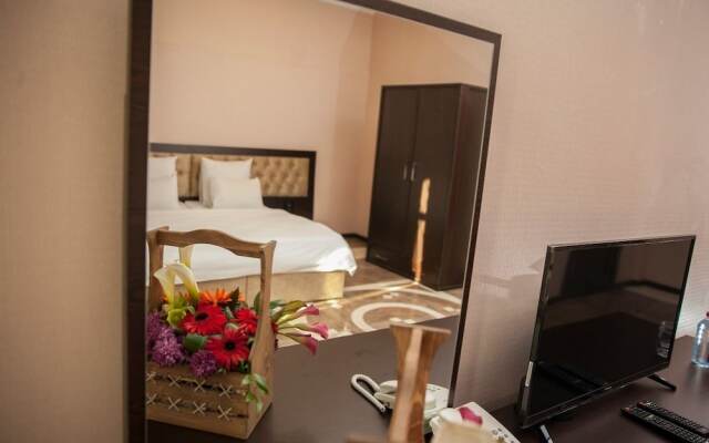 Golden Shine Hotel