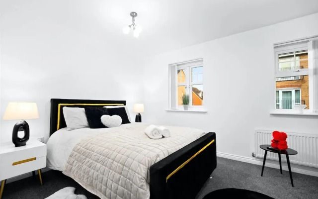 Tipton Escape Haven - 3 Bed House