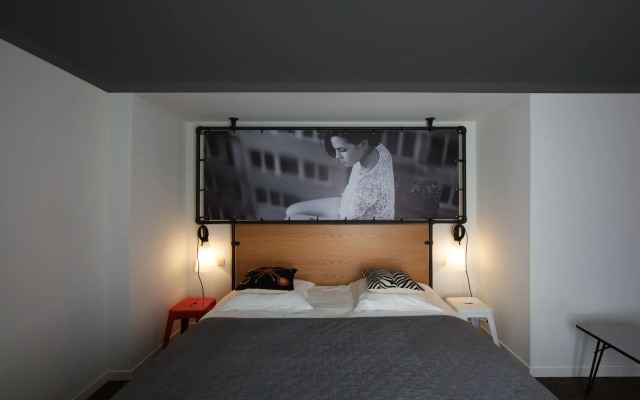Zoom Hotel