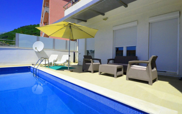TOP-APARTMENT MONTENEGRO, with private Pool!