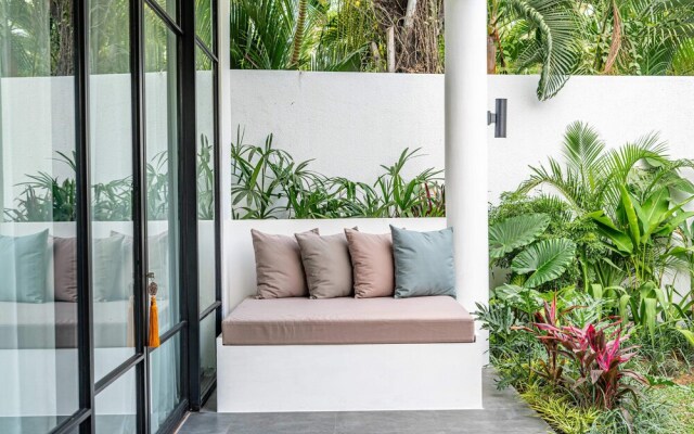 Contemporary Private Villa, 4 BR, Canggu With Staff
