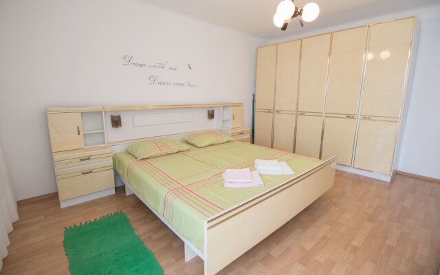 Apartment Mladen