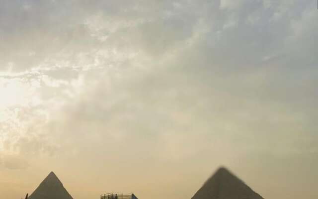 Falcon pyramids inn