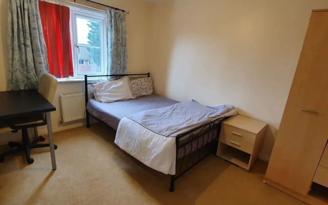 9 Cobb Close Holiday House