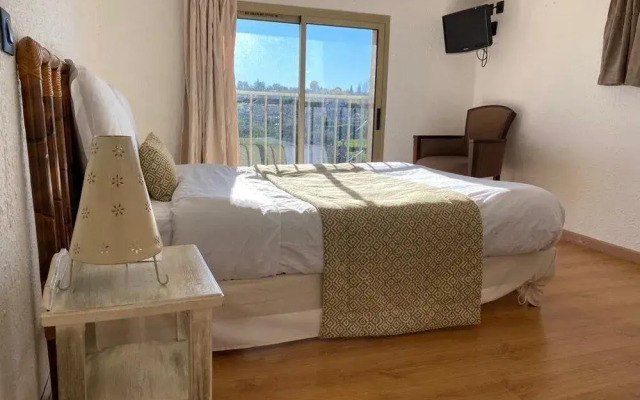 AVOCADO Hôtel Restaurant Bar