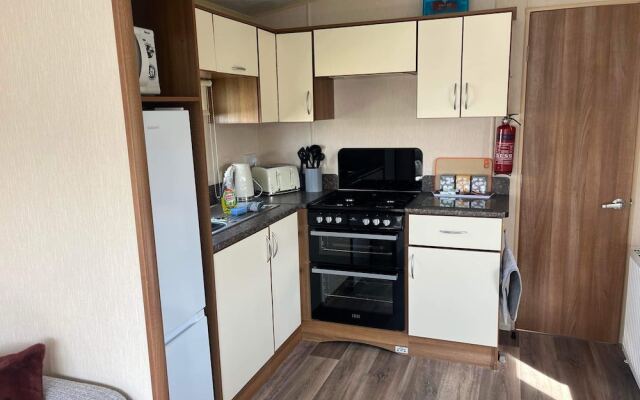 3 Bed 8 Berth Caravan With Decking Free Wifi