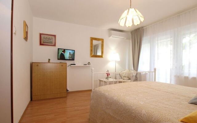 Apartments Dragica / A1 Studio