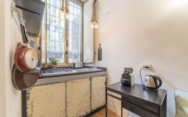 iFlat Yellow Monti Studio Apartment