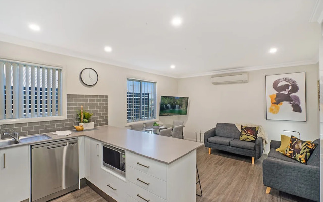 Newcastle Short Stay Apartments - Birmingham Garden Townhouses