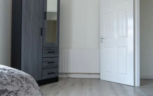 Lux Apartments 4 Bedroom House Molyneux