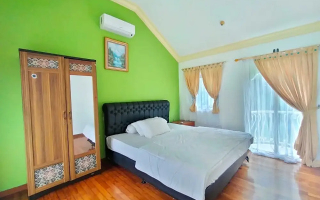 Villa Kota Bunga Aster