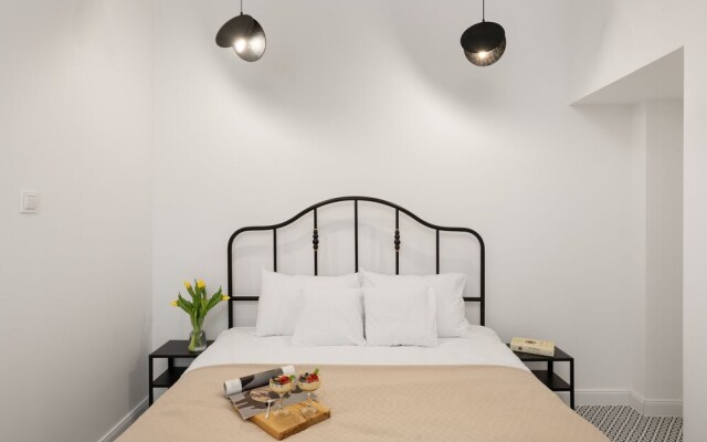 oompH Warsaw Central 2 Bedroom Apartment