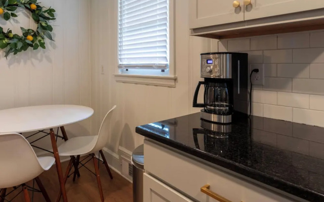 4 BR Sleeps 10 Near UGA & Downtown