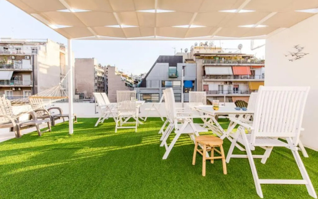 Neoclassical flat with 2 bedrooms in Piraeus