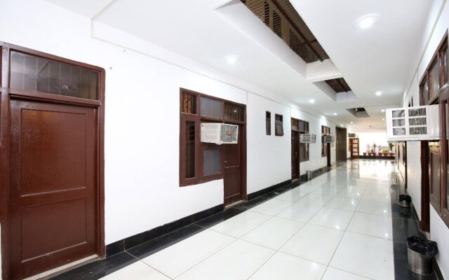 OYO 14823 Skyheights