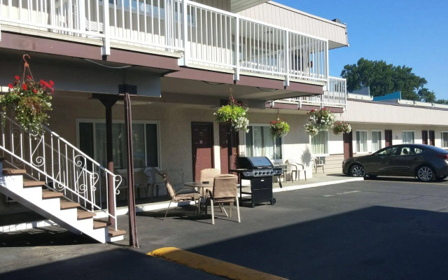 Shoreline Resort