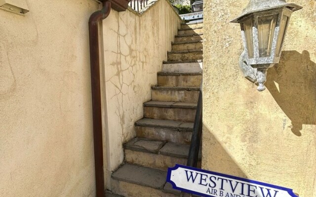 Charming En-suite Bedroom With Patio in St Aubin
