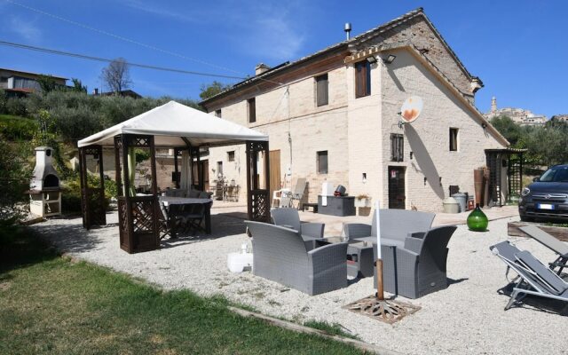 Charming 2-bed Apartment in Petritoli