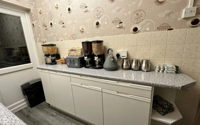 Beautiful 4-bed House in Birmingham Airport NEC