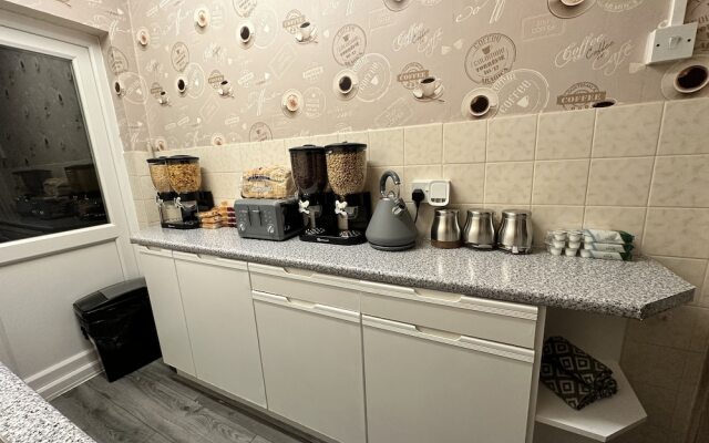 Beautiful 4-bed House in Birmingham Airport NEC