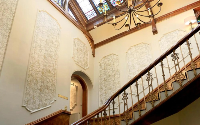 Macdonald Kilhey Court