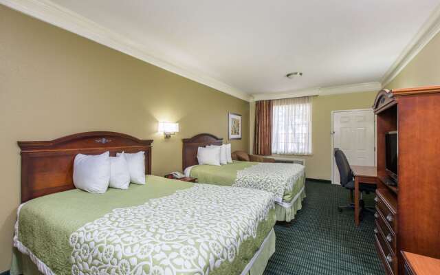 Days Inn & Suites by Wyndham Big Spring