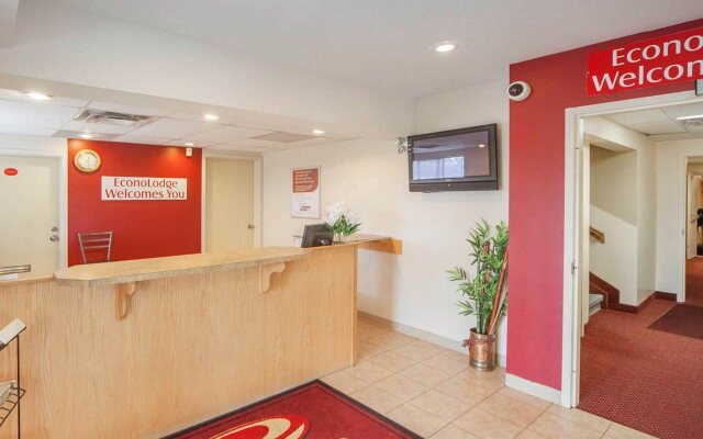 Econo Lodge Inn & Suites