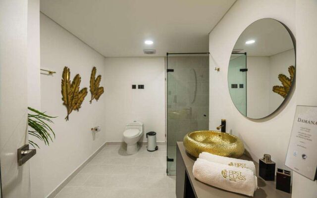 First Class Hotel