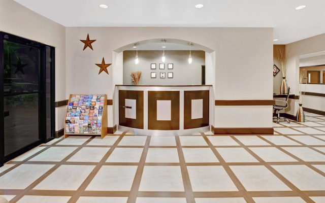 Super 8 By Wyndham Houston/I-10/Federal Road
