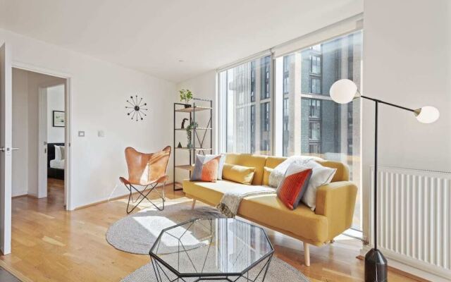 Chic 1 BDR W/balcony in Greenwich, 7mins to st