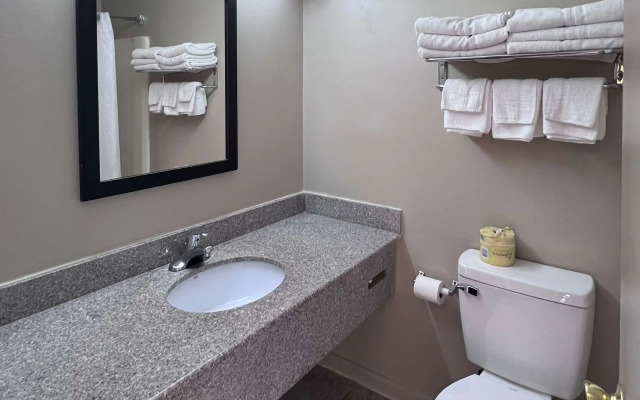Rodeway Inn & Suites