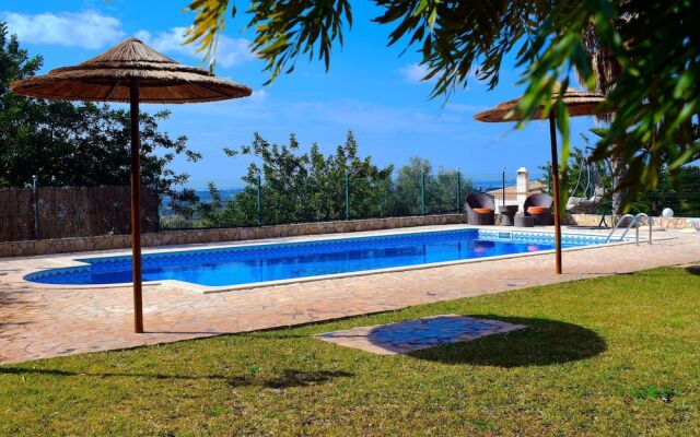 Studio in Estói, With Wonderful sea View, Pool Access, Enclosed Garden