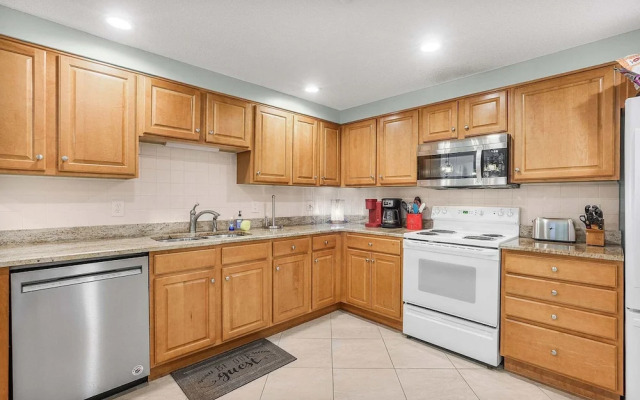 Palms 915- Premier Beachfront Condo