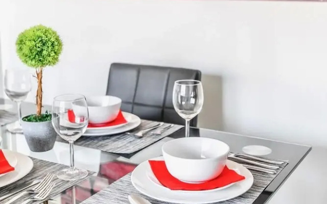 Spacious 1BR Apt With Queen Bed and Netflix Near Downtown