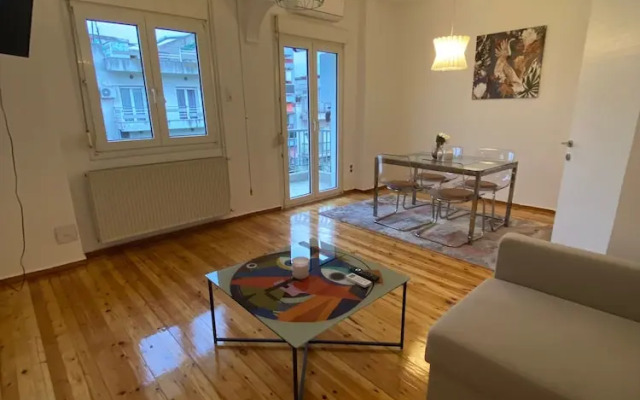 Modern, Centrally Located Apartment