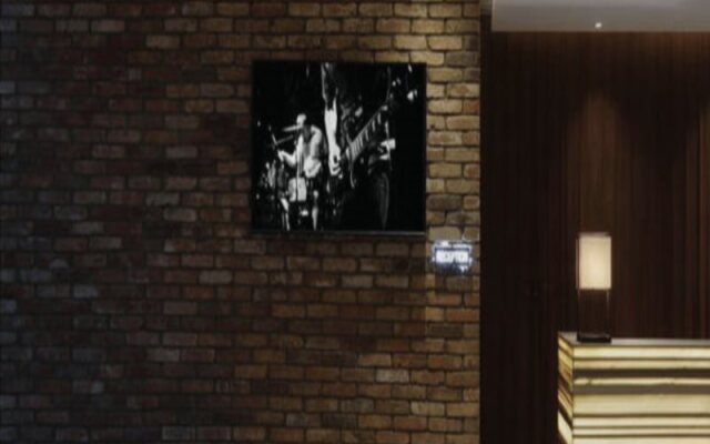 Ease House Hotel