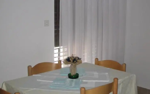 Apartments 1000 Flowers