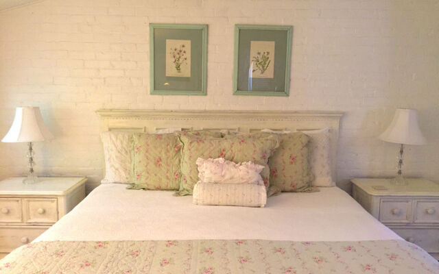 The Four Chimneys Inn