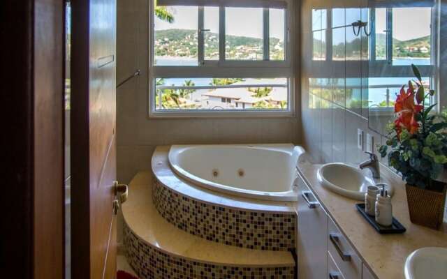 Maravilhosa Mansão em Frente à Praia