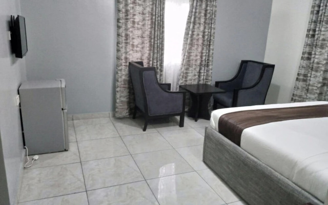 Blooms Spot Hotel and Apartment