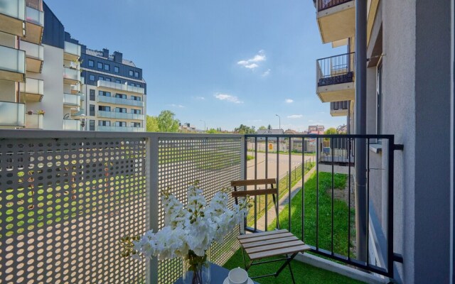 Opoczynska Apartment by Renters