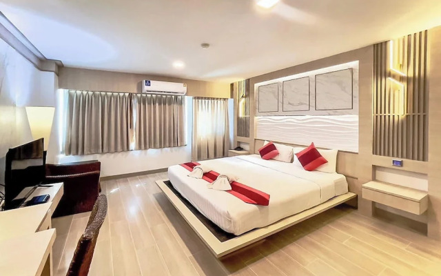 Ruean Phae Royal Park Hotel