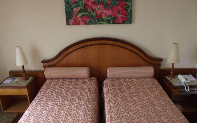 Colonial Plaza Hotel